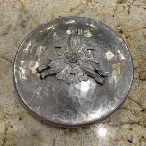 RODNEY KENT ‎ Hammered ALUMINUM  7"  VINTAGE Dish W/lid 401